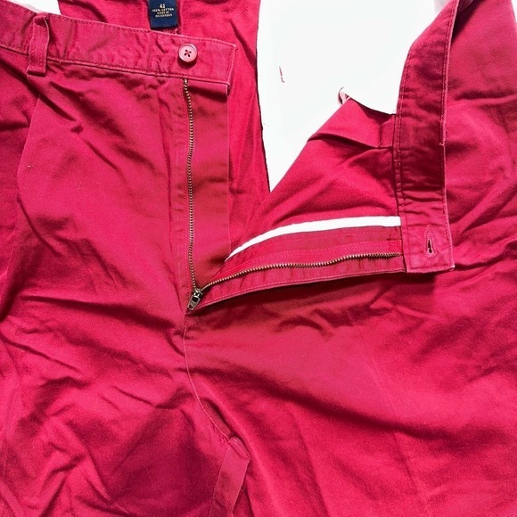 EUC Men’s Size 42 Saddlebred Maroon Cotton Pleated Shorts - Picture 3 of 6